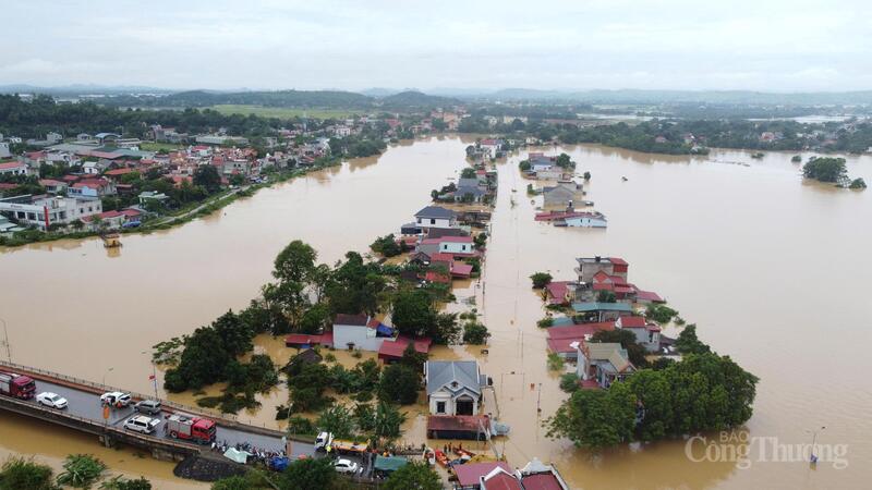 Do nước lũ dâng lên cao, một số hộ dân chưa kịp di chuyển hết tài sản, tuy nhiên hiện tại thiệt hại chưa thể thống kê được chính xác, đầy đủ