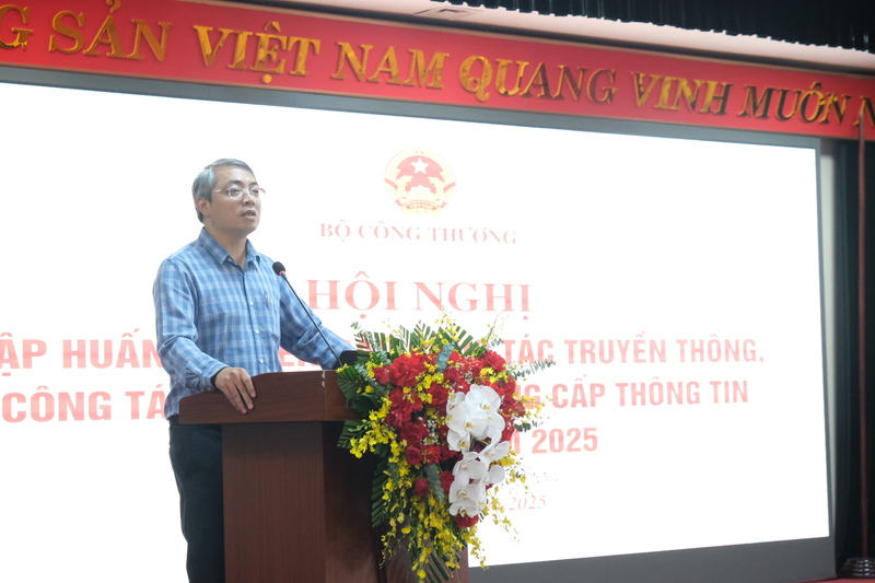 Phó Cục trưởng Cục Thương mại điện tử và Kinh tế số Hoàng Ninh.