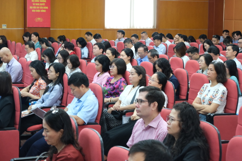 Các đại biểu tham dự hội nghị.