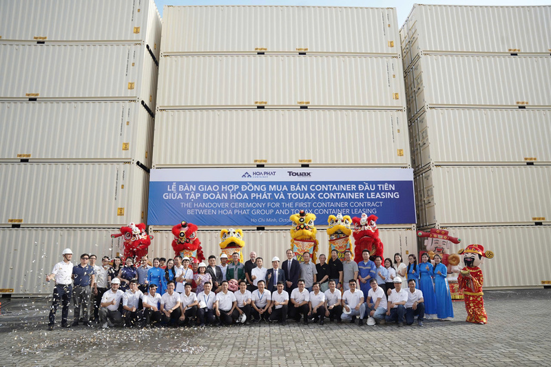 Bàn giao sản phẩm cho Touax Container Leasing