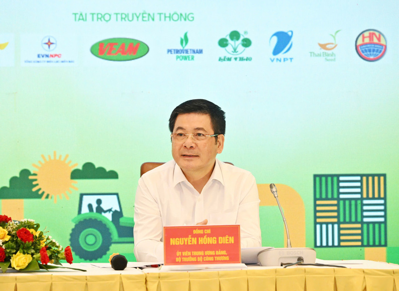 Bộ trưởng Bộ Công Thương Nguyễn Hồng Diên chủ trì diễn đàn. Ảnh: Nam Nguyễn