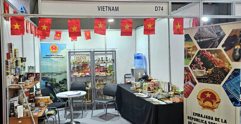 Gần 50 doanh nghiệp Việt sản xuất nông sản, thuỷ sản, thực phẩm, đồ uống và đồ dùng nhà bếp tham gia hội chợ (Ảnh: Thương vụ Việt Nam tại Chile)
