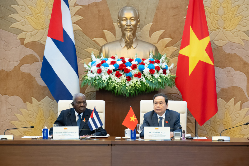 Chủ tịch Quốc hội Trần Thanh Mẫn và Chủ tịch Quốc hội Chính quyền nhân dân, Chủ tịch Hội đồng Nhà nước Cuba Esteban Lazo Hernández đã đồng chủ trì Phiên họp lần thứ hai Ủy ban Hợp tác liên nghị viện Việt Nam - Cuba.