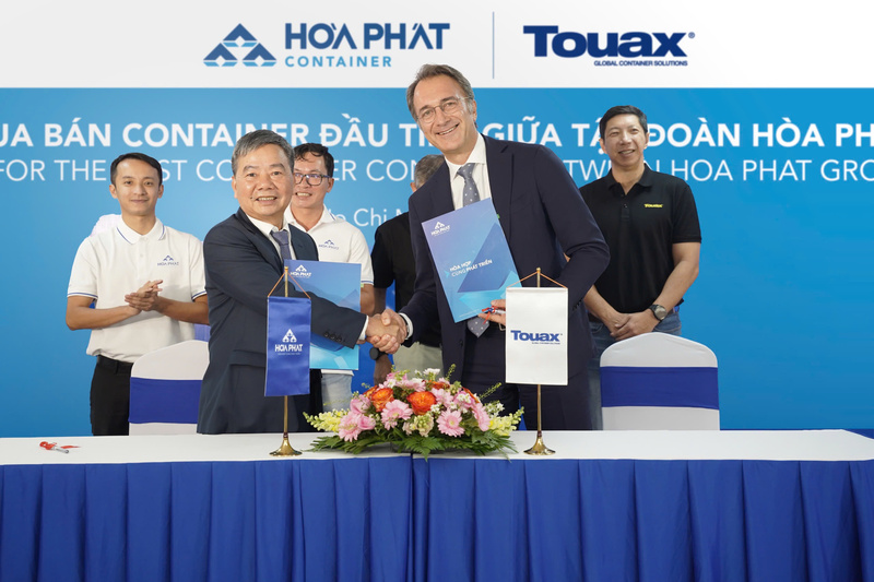Hòa Phát bàn giao container cho Touax Container Leasing