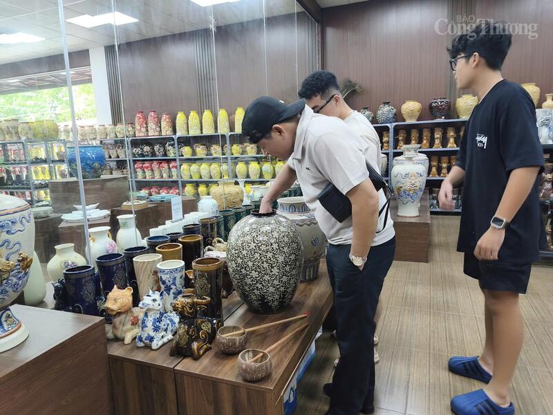 Khai thác hiệu quả thị trường nội địa sẽ mang đến cơ hội tăng trưởng cho kinh tế Việt Nam. Ảnh: Nguyễn Hòa