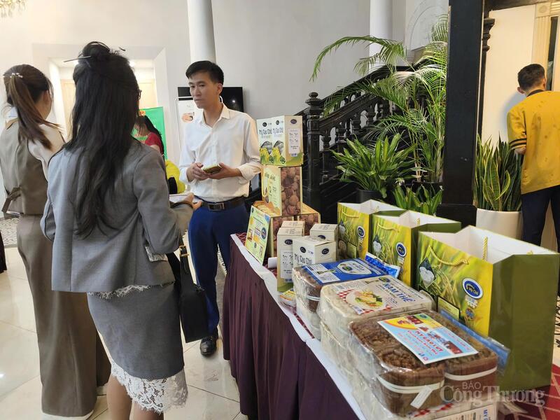 Để đạt mục tiêu tăng trưởng 8,3-8,5% trong năm 2025, kích cầu tiêu dùng là giải pháp quan trọng. Ảnh: Nguyễn Hòa