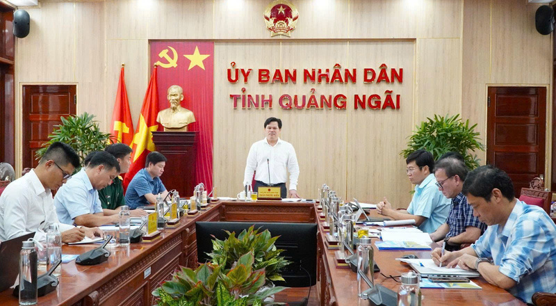 Buổi làm việc của UBND tỉnh Quảng Ngãi giải quyết những vướng mắc trong triển khai dự án Nhà máy điện gió Kon Plông mới đây. Ảnh: Nguyễn Dương