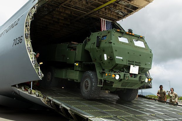 Hệ thống tên lửa phóng loạt (MLRS) HIMARS. Ảnh: Defense News