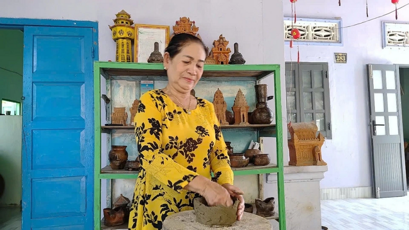 Nghệ nhân Lương Thị Hoà (Ảnh: VOV)
