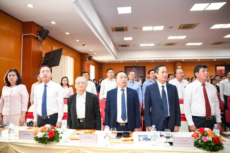 Lãnh đạo các Cục, Vụ, đơn vị chức năng thuộc Bộ Công Thương tham dự Lễ kỷ niệm 80 năm Ngày truyền thống và trao giải Cuộc thi tìm hiểu truyền thống ngành Công Thương.