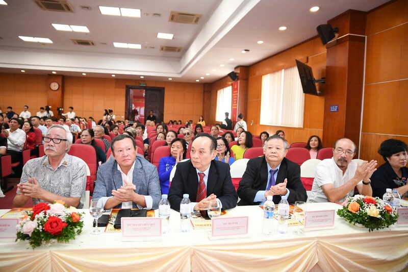 Nguyên lãnh đạo Báo Công Thương qua các thời kỳ tham dự Lễ kỷ niệm.