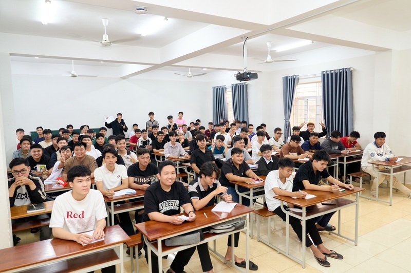 Học phí tại MIT Uni. Ảnh: Minh Hoàng