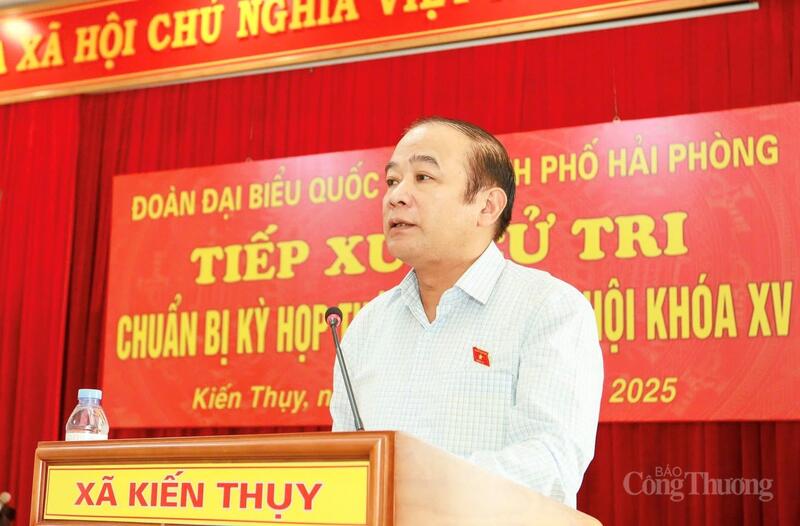 Đồng chí Lã Thanh Tân, Phó Trưởng đoàn Đại biểu Quốc hội chuyên trách TP. Hải Phòng phát biểu.