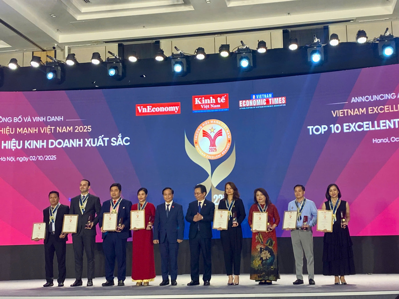 Đại diện top doanh nghiệp thương hiệu kinh doanh xuất sắc. Ảnh: Phương Thảo