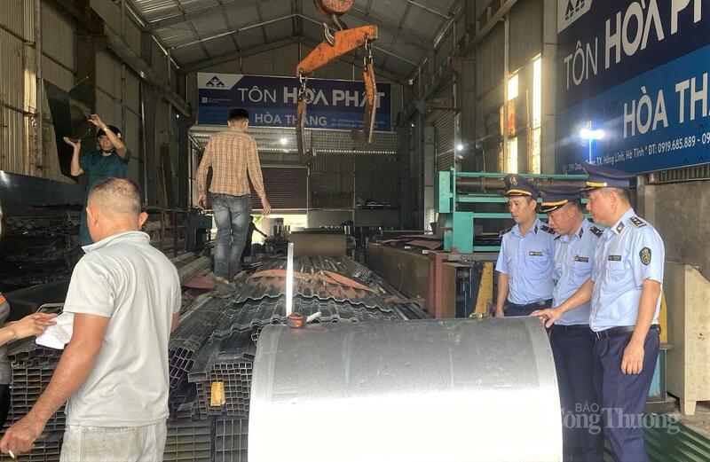 Sau bão, nhu cầu sử dụng vật liệu xây dựng của người dân tăng cao. Ảnh: Phúc Sơn
