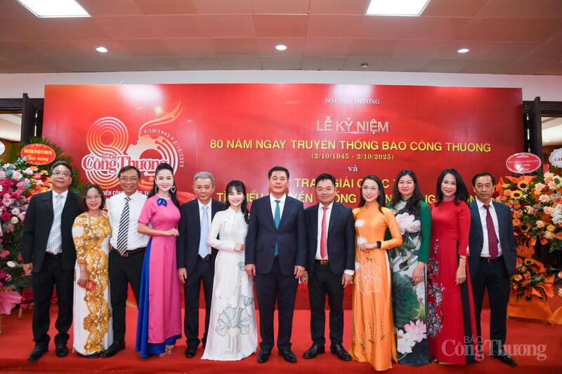 Đồng chí Nguyễn Hồng Diên, Bí thư Đảng ủy, Bộ trưởng Bộ Công Thương dự Lễ kỷ niệm 80 năm Ngày truyền thống Báo Công Thương. Ảnh: Nam Nguyễn