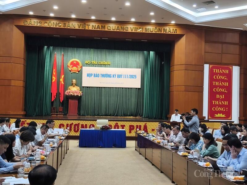 Bộ Tài chính tổ chức họp báo thường kỳ quý III/2025. Ảnh: Nguyễn Hoà