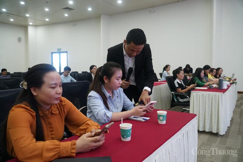 Các doanh nghiệp thực hành ứng dụng AI ngay tại chương trình