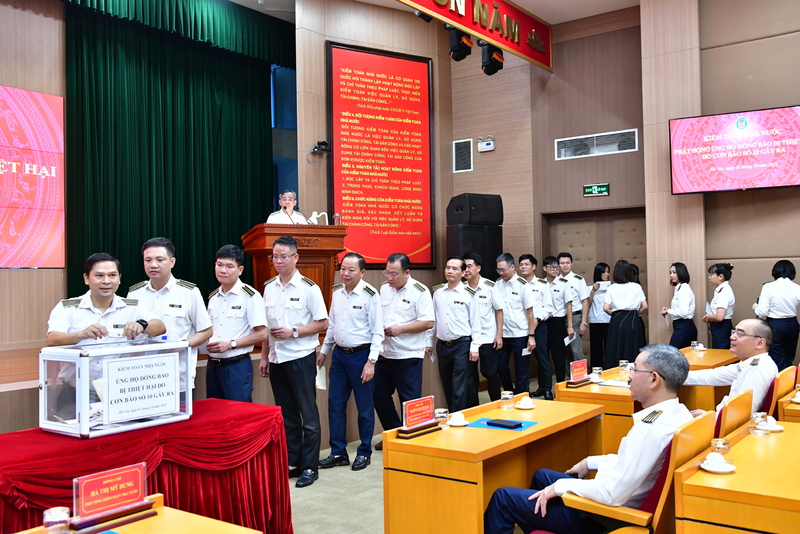 Các công chức, viên chức, người lao động Kiểm toán nhà nước đã hưởng ứng nhiệt tình, tham gia quyên góp, ủng hộ