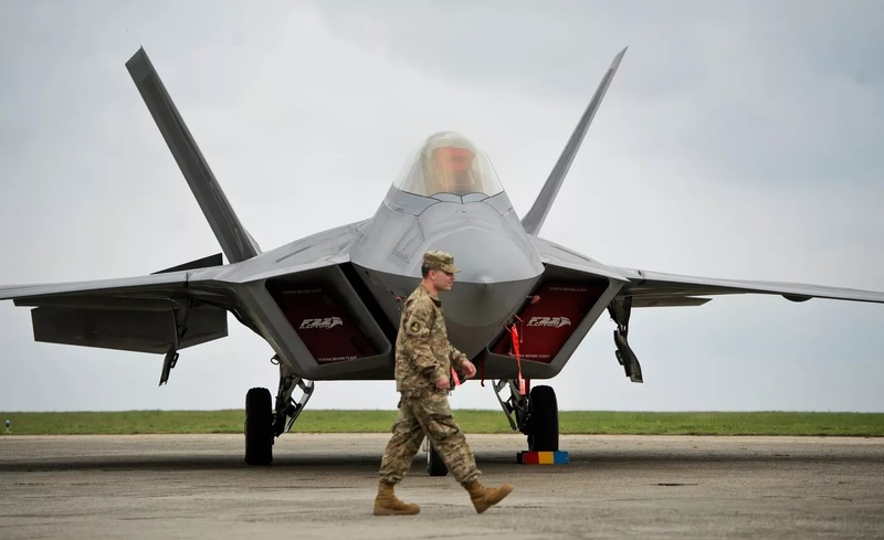 Dù nhiều nước sẵn sàng chi hàng tỷ USD, Mỹ vẫn “nói không” với xuất khẩu F-22 Raptor bởi lo ngại rò rỉ công nghệ tàng hình và radar tối tân. Ảnh: U.S. Air Force