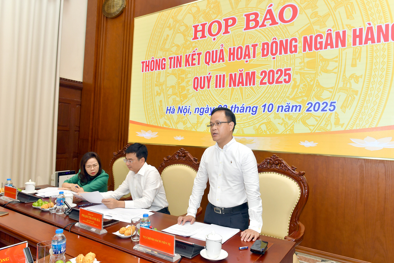 Ông Phạm Chí Quang, Vụ trưởng Vụ Chính sách tiền tệ (Ngân hàng Nhà nước) phát biểu. Ảnh: Thu Trang
