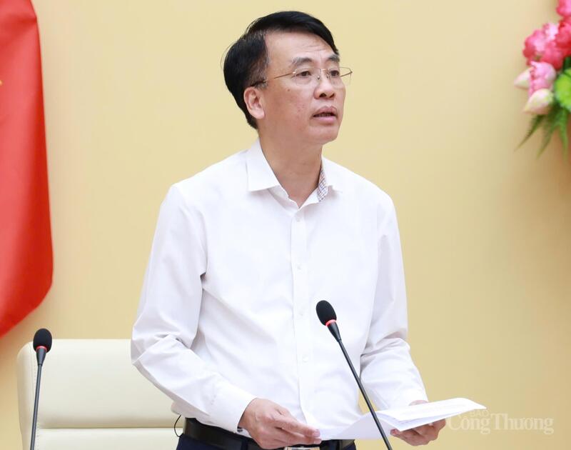 Ông Nguyễn Việt Tấn, Phó Cục trưởng Cục Đổi mới sáng tạo, Chuyển đổi xanh và Khuyến công (Bộ Công Thương) phát biểu khai mạc hội thảo.