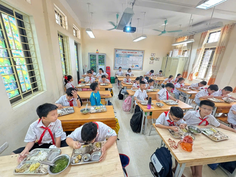 UBND thành phố Hà Nội thành lập Đoàn kiểm tra liên ngành nhằm giám sát công tác tổ chức bữa ăn bán trú cho học sinh tại các trường học năm học 2025-2026. Ảnh minh họa
