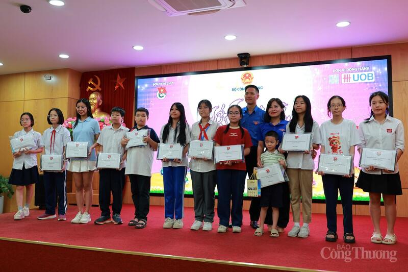Đoàn Thanh niên Bộ Công Thương mang mùa trung thu ý nghĩa đến với thiếu nhi - 5