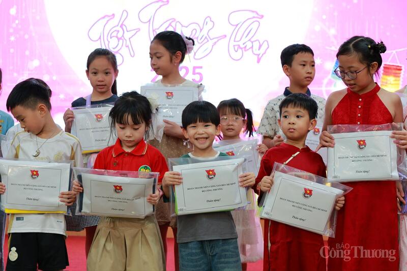 Đoàn Thanh niên Bộ Công Thương mang mùa trung thu ý nghĩa đến với thiếu nhi - 7