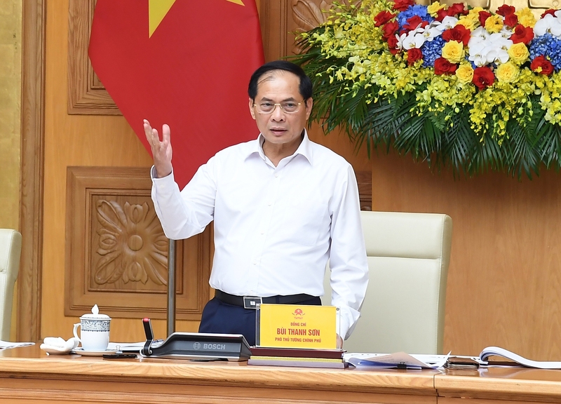 Phó Thủ tướng Bùi Thanh Sơn chủ trì cuộc họp triển khai công tác chuẩn bị cho việc tổ chức Hội chợ mùa Thu 2025. Ảnh: VGP/Hải Minh