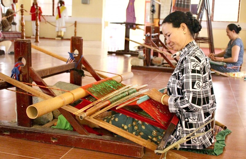 Nghề thủ công truyền thống của người Chăm. Ảnh minh họa