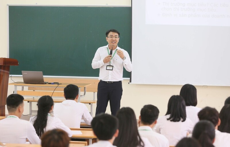 Giảng viên đại học cần chủ động trang bị kỹ năng theo yêu cầu vị trí việc làm. Ảnh: Báo Chính phủ