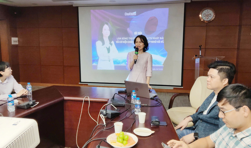 Bà Phi Hoa, CEO Công ty ONE VALUE chia sẻ tại Hội thảo. Ảnh: N.H