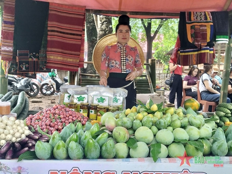 Xã Yên Châu đã cấp chứng nhận VietGAP cho 47 HTX với diện tích hơn 996 ha, giám sát nghiêm ngặt 36 mã số vùng trồng và 1 mã số cơ sở đóng gói đạt chuẩn.