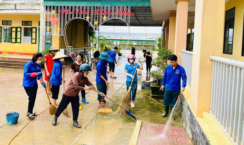Công tác xử lý môi trường được các trường và chính quyền chú trọng. Ngành y tế phối hợp phun khử khuẩn, kiểm tra nguồn nước sinh hoạt, hướng dẫn xử lý nước an toàn.