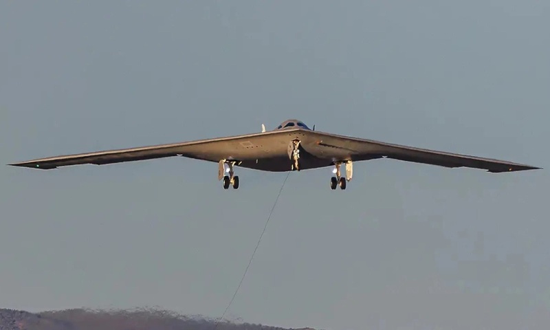 Với thiết kế khí động học tối ưu và kho vũ khí hạt nhân B61-13, AGM-181, B-21 Raider được coi là biểu tượng mới của sức mạnh không quân Mỹ. Ảnh: Drive