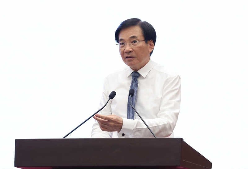 Bộ trưởng, Chủ nhiệm Văn phòng Chính phủ Trần Văn Sơn, người phát ngôn của Chính phủ cung cấp thông tin tới báo chí - Ảnh: VGP/NB