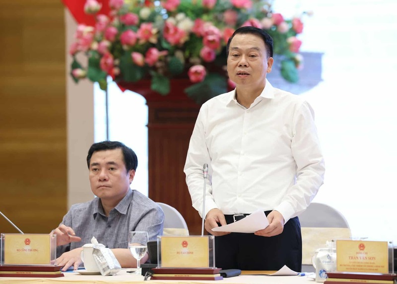 Thứ trưởng Bộ Tài chính Nguyễn Đức Chi thông tin về việc thực hiện thí điểm giao dịch tài sản mã hóa. Ảnh: VGP/NB