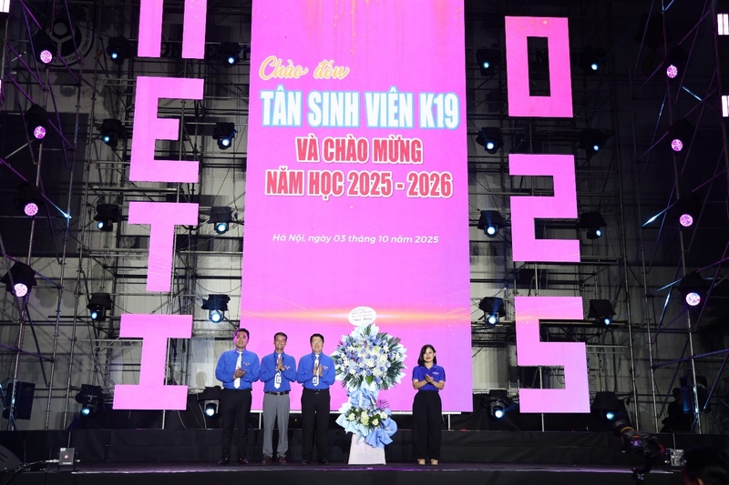 Đồng chí Nguyễn Ngọc Tâm, Quyền Bí thư Đoàn Thanh niên Bộ Công Thương tham dự Chương trình chào tân sinh viên tại Trường Đại học Kinh tế - Kỹ thuật Công nghiệp (UNETI) năm học 2025 - 2026. Ảnh: NVCC