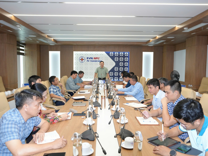 Giám đốc PC Thanh Hóa Hoàng Hải họp chủ trì công tác ứng phó, phòng chống và khắc phục thiệt hại sau cơn bão số 10