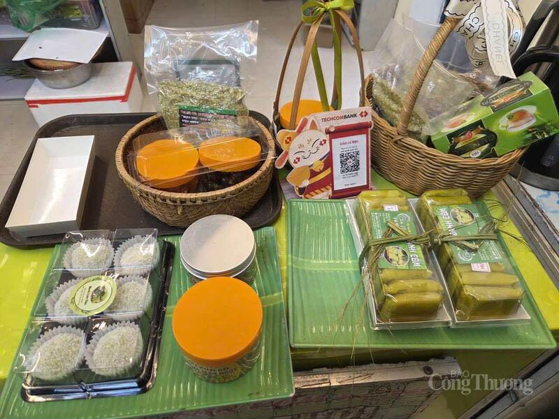 Sản phẩm cốm mùa thu tại Nghĩa Tân.
