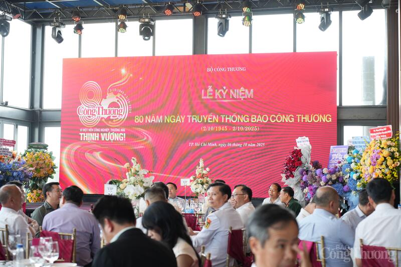 Dự Lễ kỷ niệm còn có các chuyên gia, lãnh đạo cơ quan báo chí cùng đông đảo doanh nghiệp đã gắn bó và đồng hành với Báo Công Thương trong suốt chặng đường phát triển.