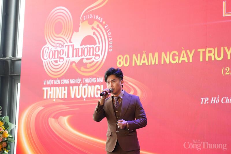 Tiết mục văn nghệ chào mừng tại Lễ kỷ niệm 80 năm Ngày truyền thống Báo Công Thương.