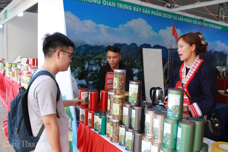 Sản phẩm công nghiệp nông thôn tiêu biểu góp phần khẳng định vị thế và giá trị thương hiệu Việt Nam. Ảnh: Thanh Tuấn.