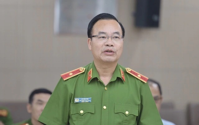 Thiếu tướng Lê Văn Tân, Phó Chánh Văn phòng Cơ quan Cảnh sát điều tra (C01), Bộ Công an thông tin tại buổi họp báo. Ảnh: Đinh Huy