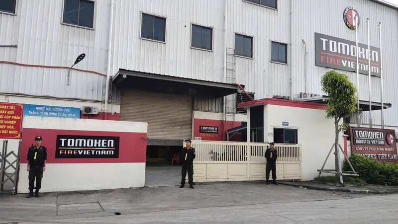 Công an tỉnh Phú Thọ khám xét nhà xưởng, kho hàng của Công ty TNHH PCCC Tomoken Việt Nam tại địa chỉ lô CN03, Cụm công nghiệp Cẩm Thịnh, phường Cửa Ông, tỉnh Quảng Ninh. Ảnh: Công an tỉnh Phú Thọ.