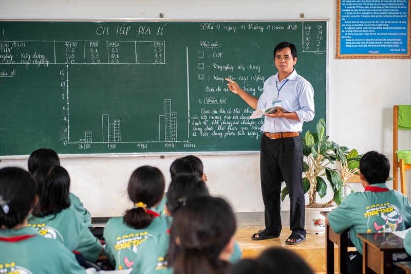 Dự thảo Nghị định mới nhấn mạnh việc bảo vệ danh dự, nhân phẩm của nhà giáo. Ảnh: Báo Chính phủ.