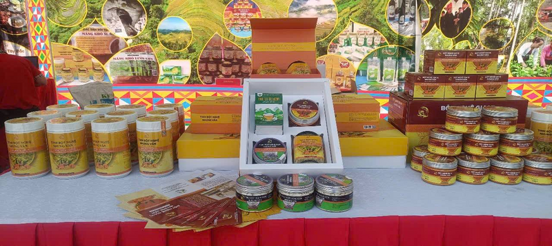 Một số sản phẩm của Công ty TNHH Tinh bột nghệ Nhưng Vần. Ảnh: NVCC