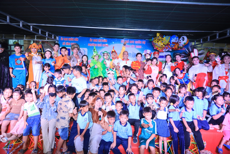 Chương trình “Trung thu biên cương”, như những ngọn đèn nhỏ thắp sáng niềm vui và lòng tự hào của tuổi thơ