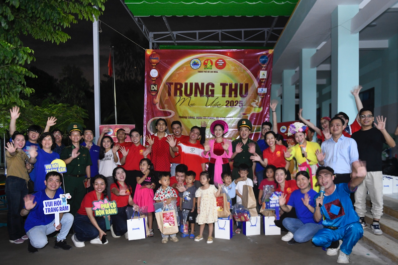 Hàng chục ngàn sản phẩm dinh dưỡng đến với thiếu nhi đảo Thiềng Liềng (TP.HCM) trong chương trình “Trung thu mơ ước”